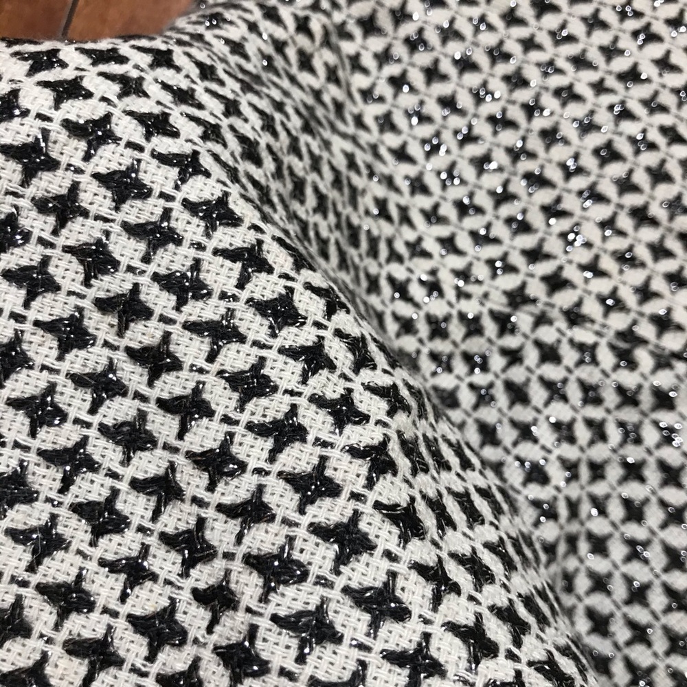 Whitehouse Blackmarket houndstooth pencil skirt - Picture 3 of 4